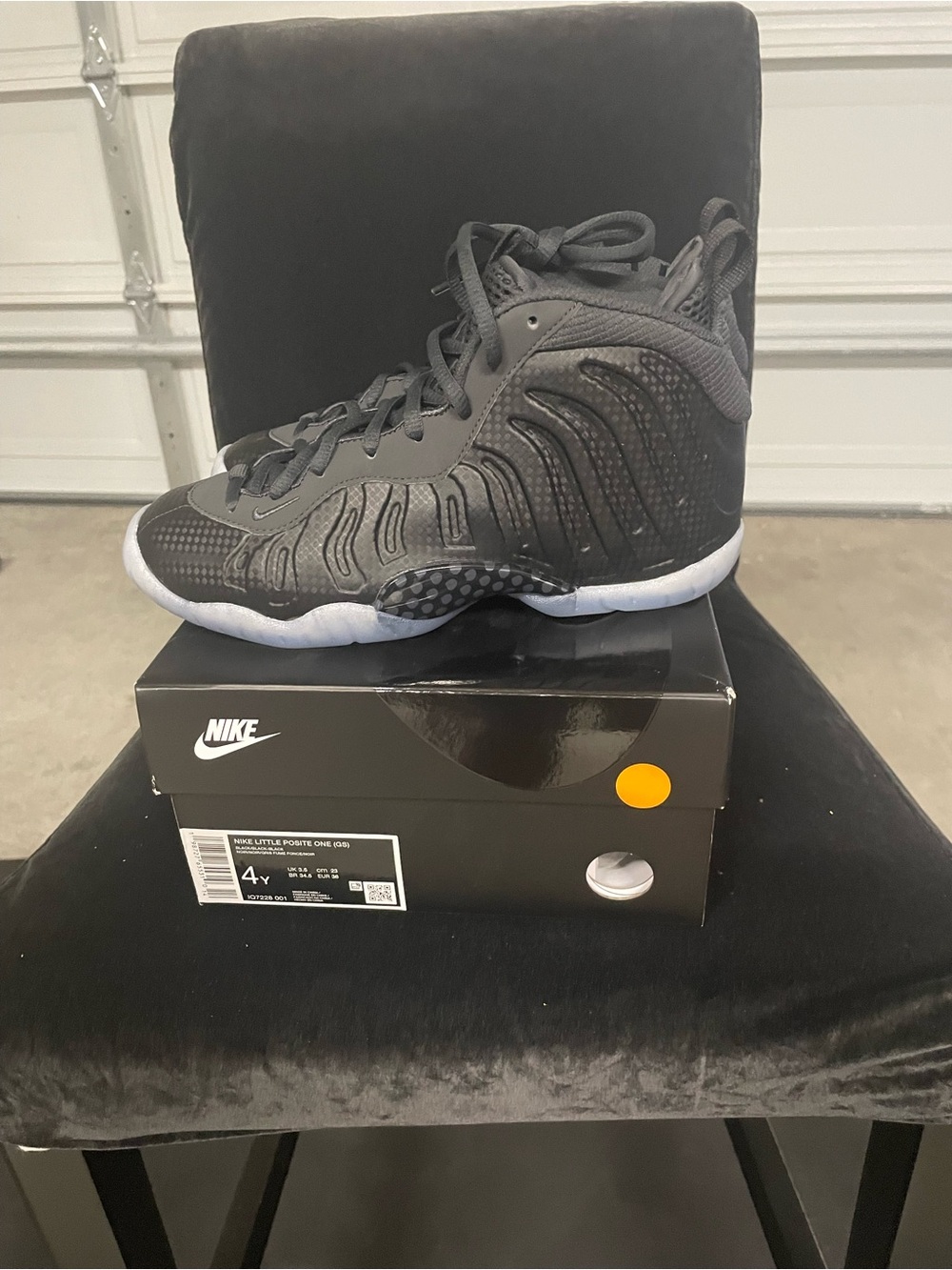 Nike Kids Little Posite One GS Foamposite black noir 4Y/ basketball sneakers.